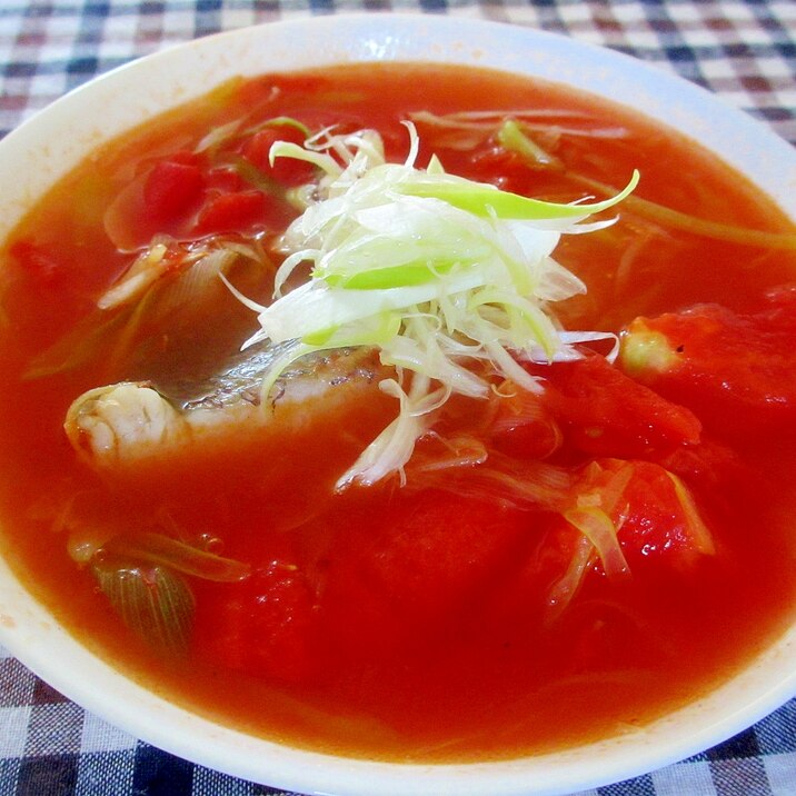 鯛とトマトのナンプラースープ